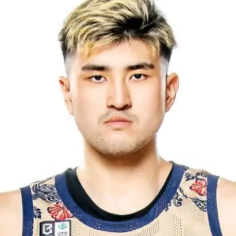 川真田 紘也