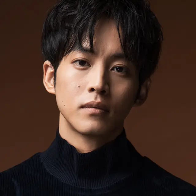 松坂桃李（トップコート）の写真