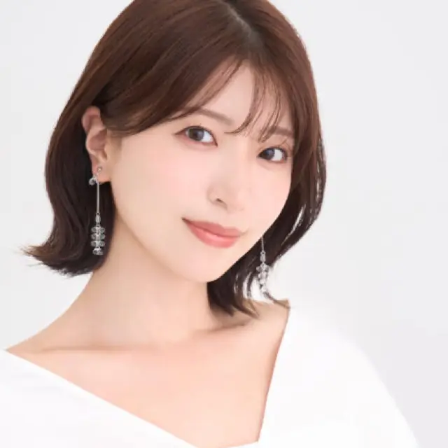 八巻 アンナ